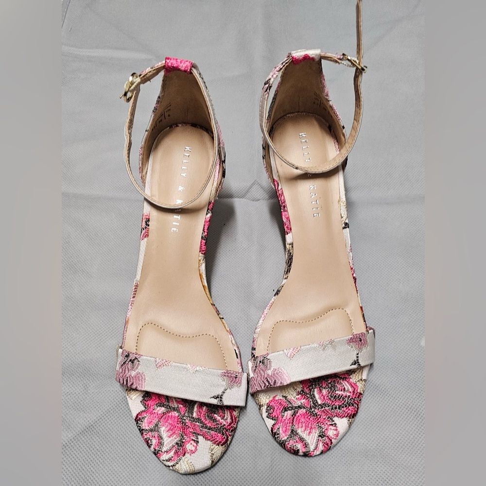 Kelly & Katie size 8.5 floral heels
